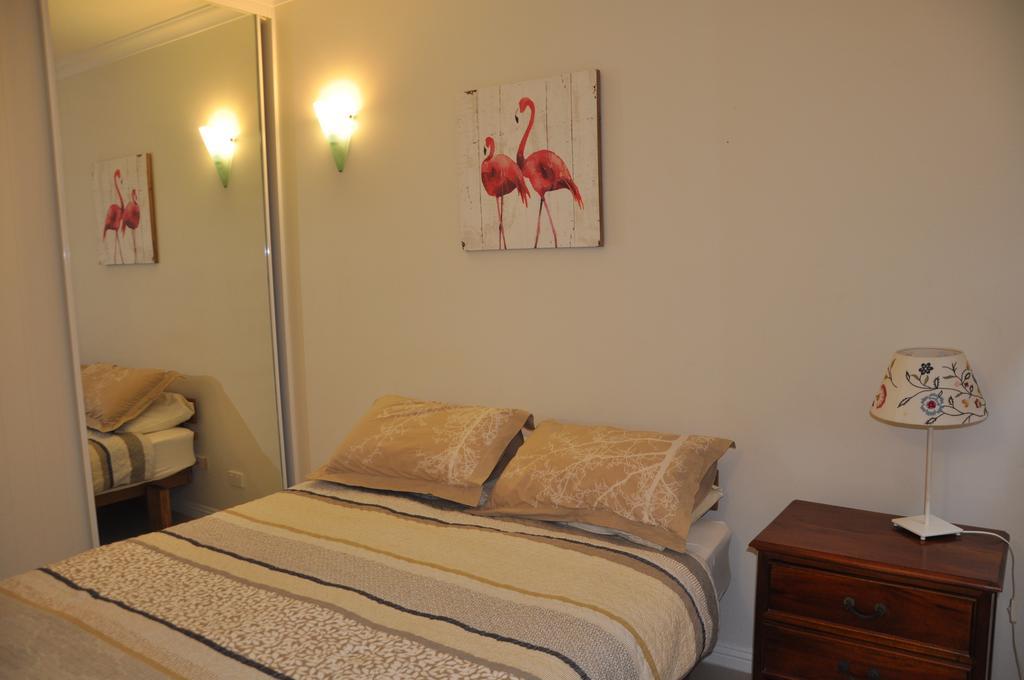 Modern 3 Bedroom Apartment In Traditional Queenslander , Patio, Leafy Yard, Pool Brisbane Zewnętrze zdjęcie