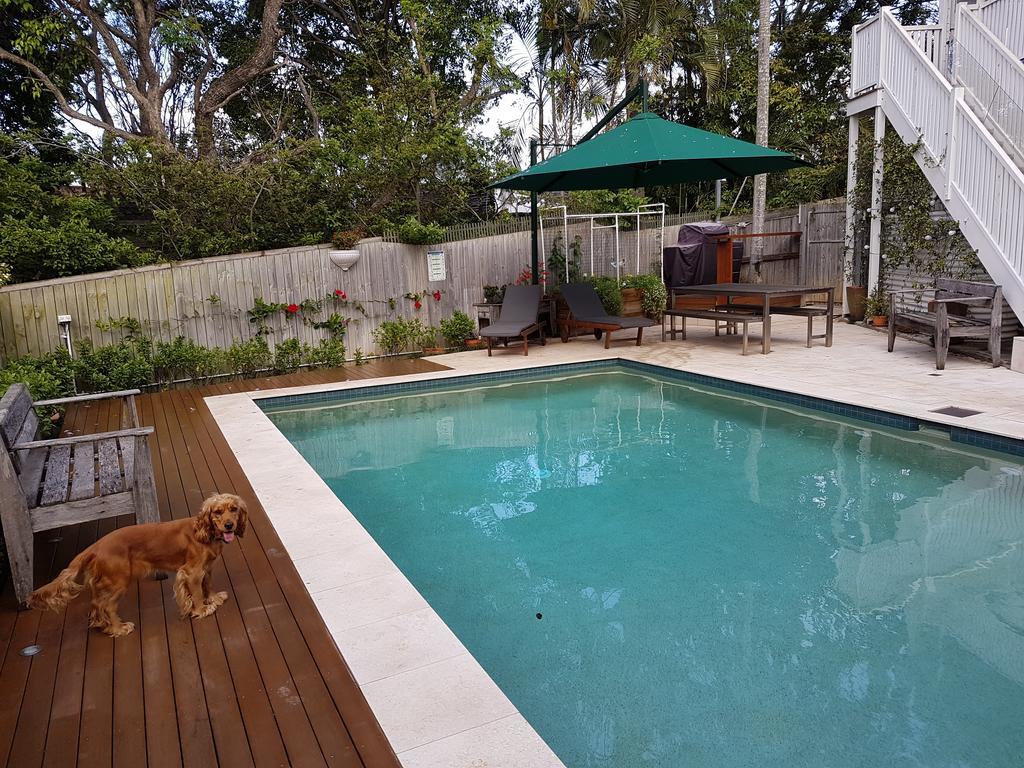 Modern 3 Bedroom Apartment In Traditional Queenslander , Patio, Leafy Yard, Pool Brisbane Zewnętrze zdjęcie
